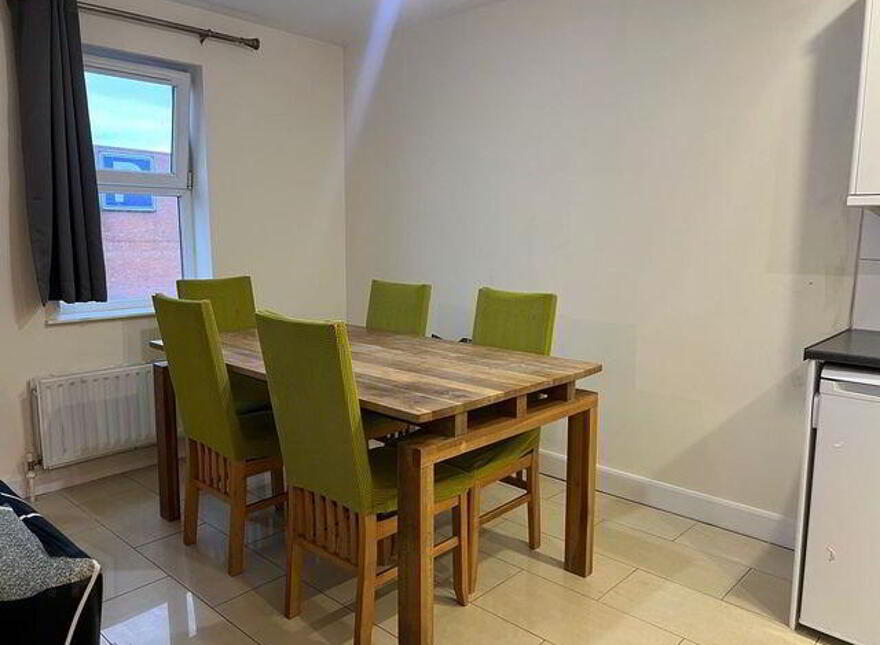609 College Central, College Avenue, Belfast, BT1 6BD
