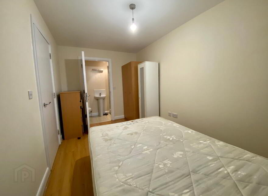 609 College Central, College Avenue, Belfast, BT1 6BD