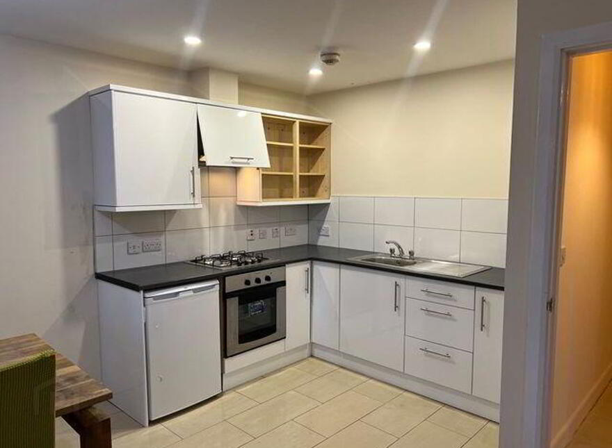 609 College Central, College Avenue, Belfast, BT1 6BD