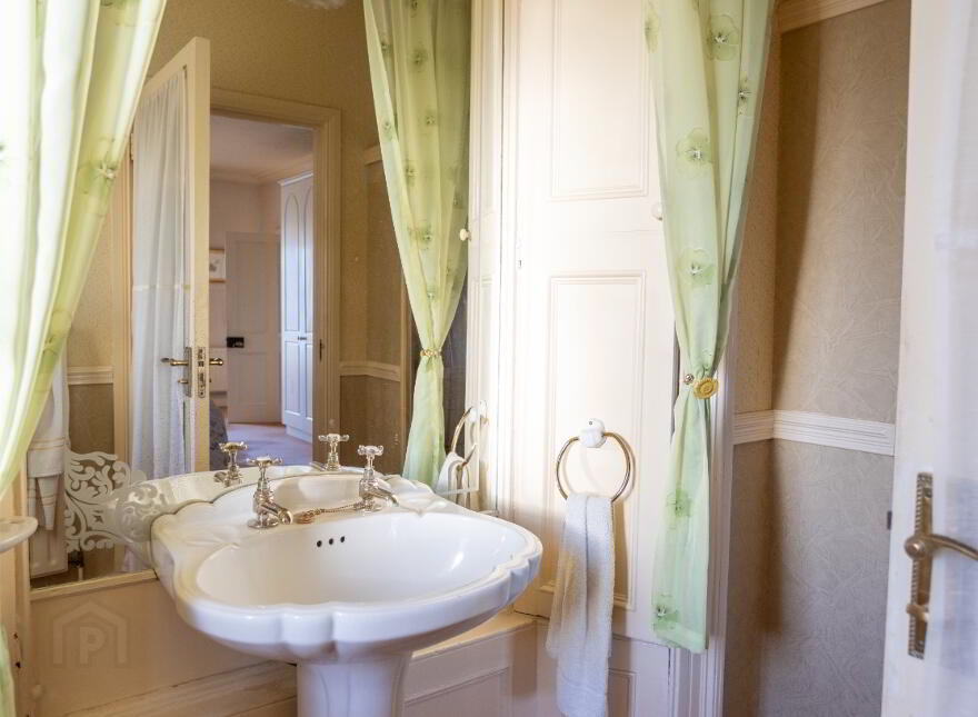 Marino, 40 Seaview, Warrenpoint, BT34 3NJ