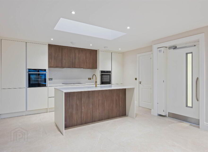 Townhouse With Private Elevator, 3 Priory Gate, Priory Park, Holywood, BT18 0LG