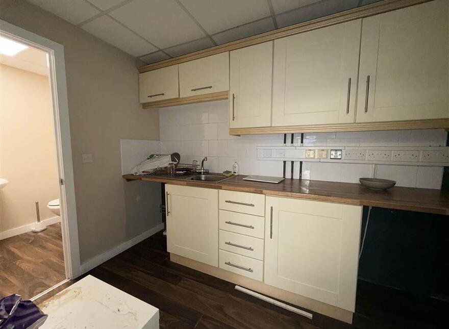 Unit 5 Throne Centre, 252 Whitewell Road, Newtownabbey, BT36 7RW