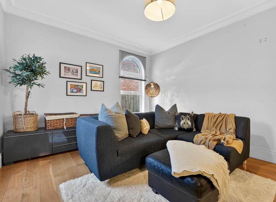 24 Ardenlee Avenue, Ravenhill, Belfast, BT6 0AA