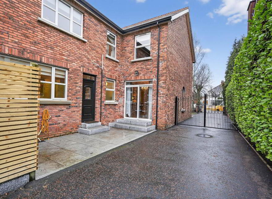 24 Ardenlee Avenue, Ravenhill, Belfast, BT6 0AA