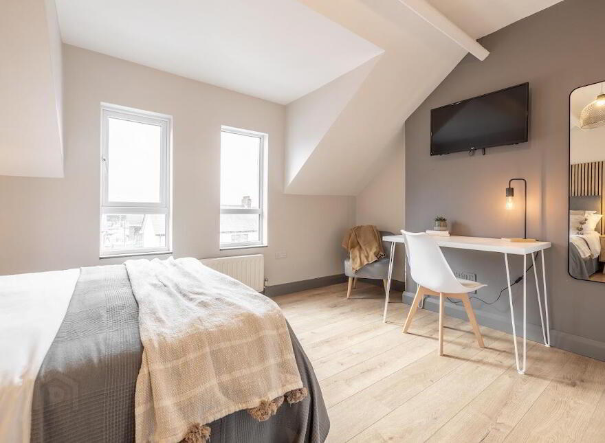 Room 5, 57 Ballygomartin Road, Belfast, BT13 3LB