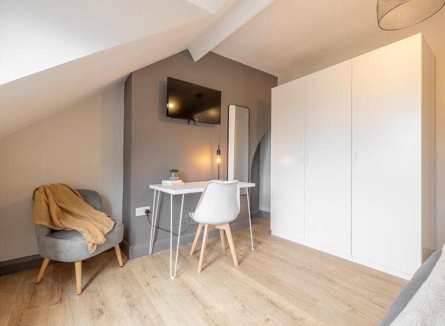 Room 5, 57 Ballygomartin Road, Belfast, BT13 3LB