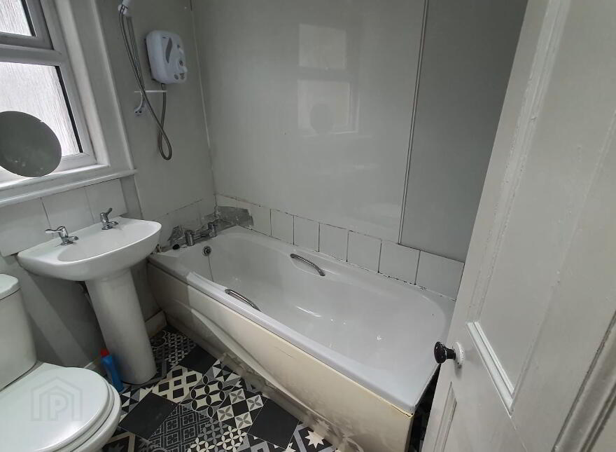 9 Queen Street, Carrickfergus, BT38 8AP