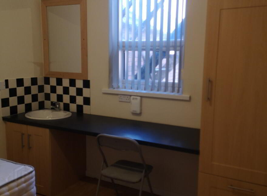 Unit 2, 34 University Avenue, Belfast, BT7 1GX