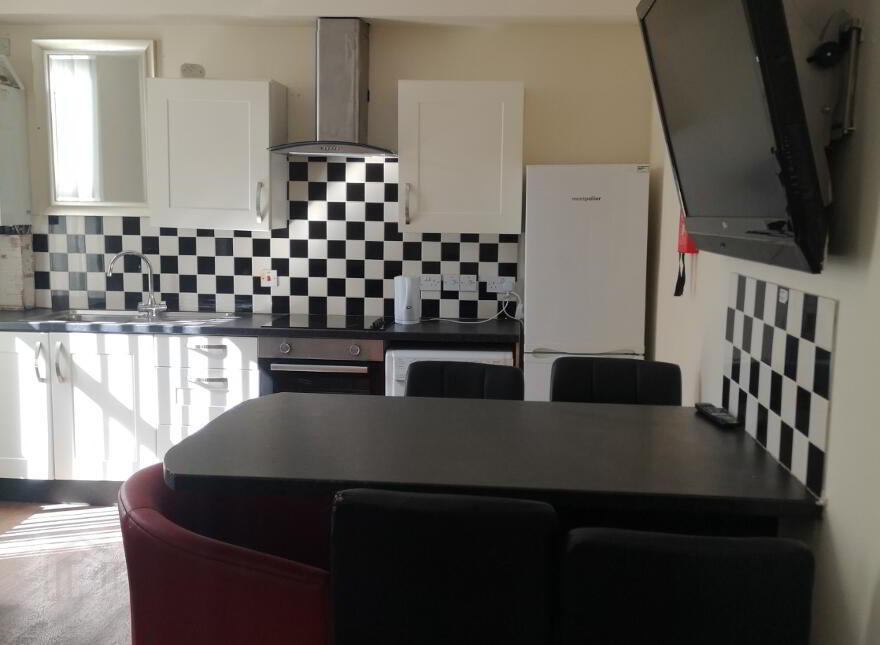 Unit 2, 34 University Avenue, Belfast, BT7 1GX