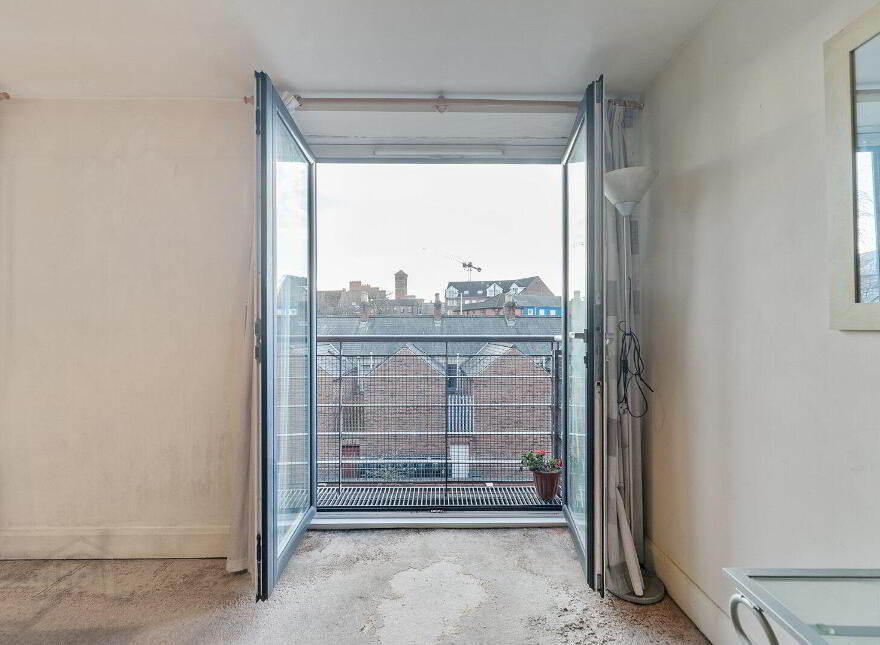 2.4 Apartment D Whitehall Square, 181 Sandy Row, Belfast, BT12 5EU