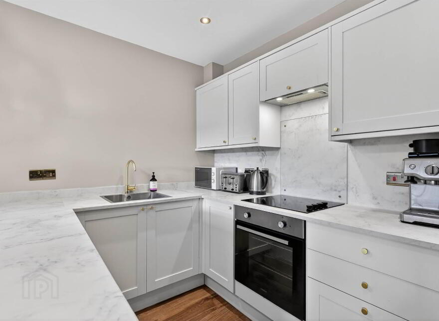 27b Eastleigh Dale, Ballyhackamore, Belfast, BT4 3DT