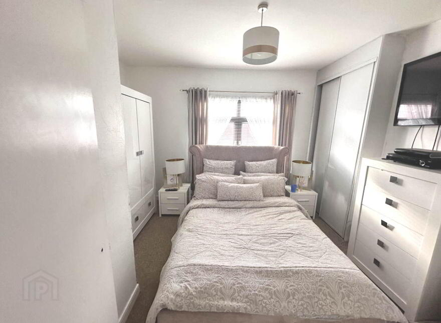15 Iveagh Crescent, Belfast, BT12 6AW