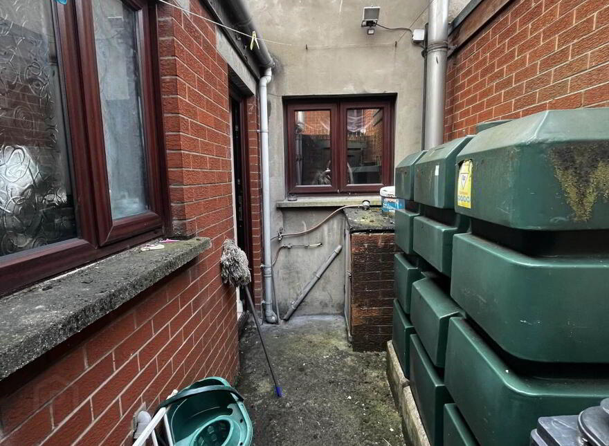 15 Iveagh Crescent, Belfast, BT12 6AW