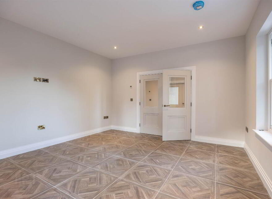 The Praeger, 6 Ardavon Park, Glen Road, Cultra, Holywood, BT18 0HB