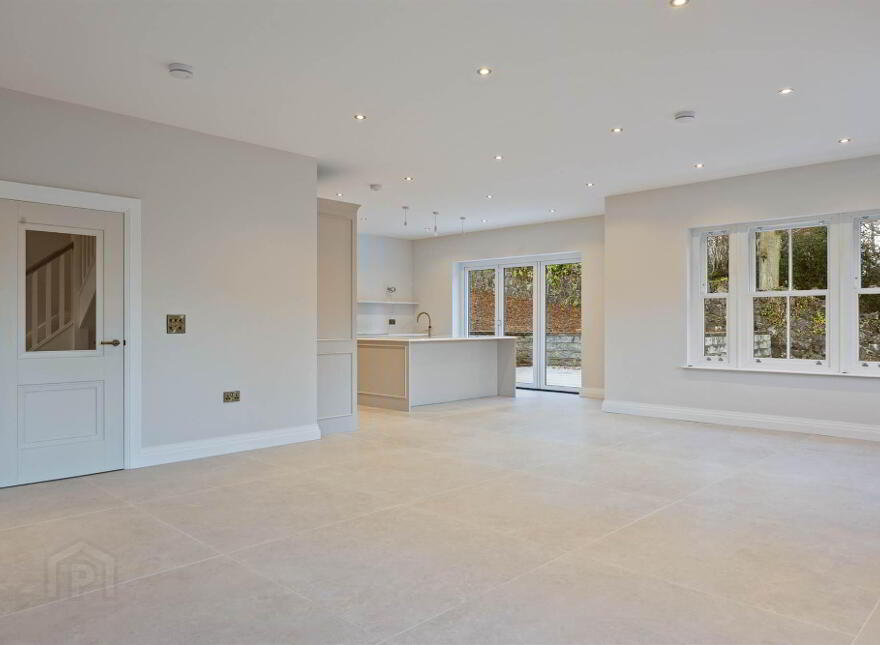 The Praeger, 6 Ardavon Park, Glen Road, Cultra, Holywood, BT18 0HB