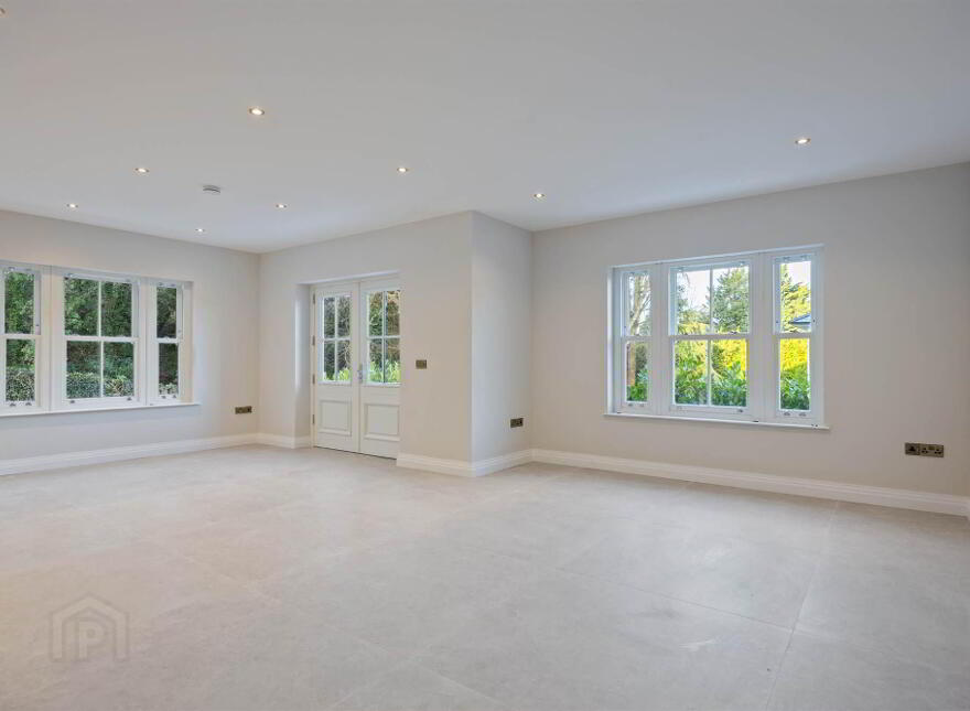 The Praeger, 6 Ardavon Park, Glen Road, Cultra, Holywood, BT18 0HB