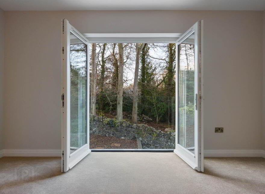The Praeger, 6 Ardavon Park, Glen Road, Cultra, Holywood, BT18 0HB