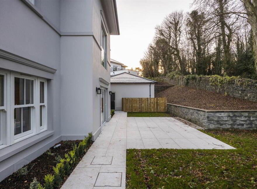 The Praeger, 6 Ardavon Park, Glen Road, Cultra, Holywood, BT18 0HB