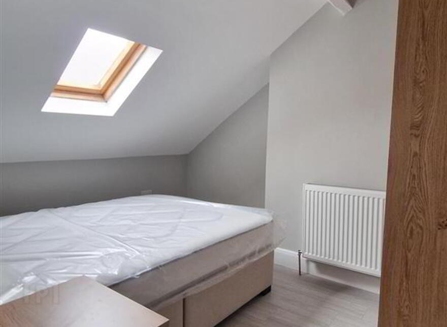 Room 4, 4 Lothair Avenue, Belfast, BT15 2HU
