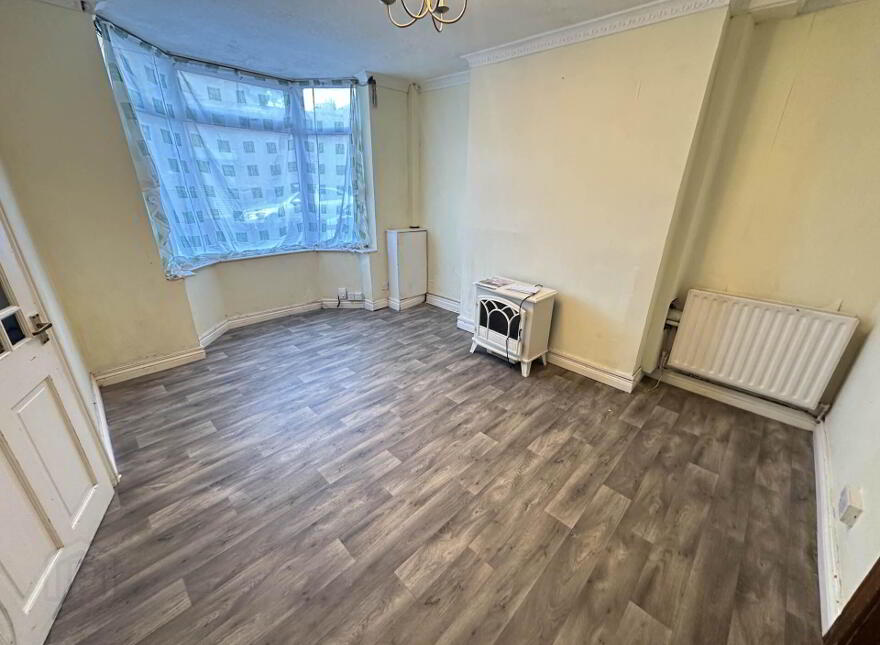 26 Clondara Parade, Falls Road, Belfast, BT12 6ES