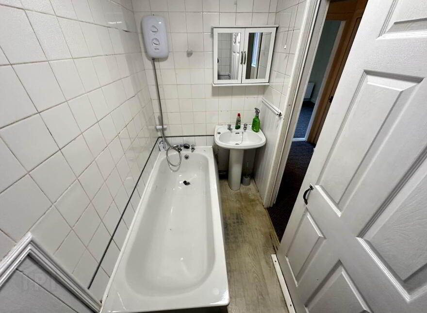 26 Clondara Parade, Falls Road, Belfast, BT12 6ES