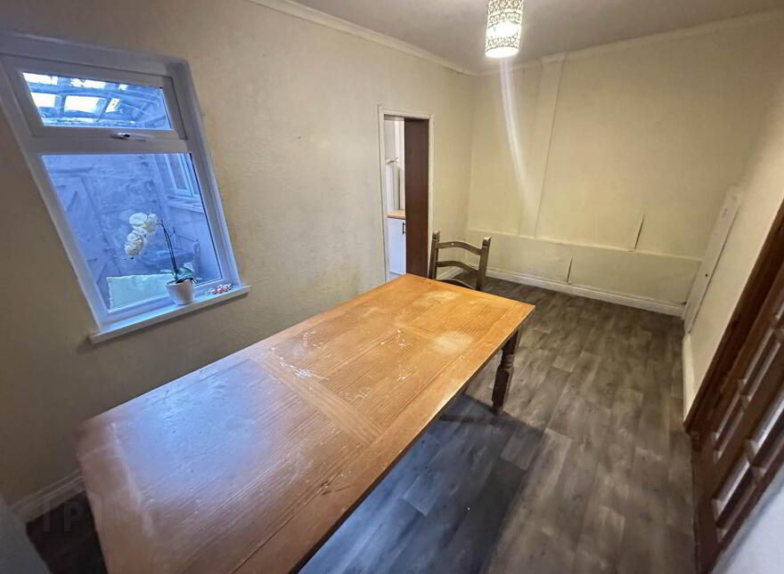 26 Clondara Parade, Falls Road, Belfast, BT12 6ES