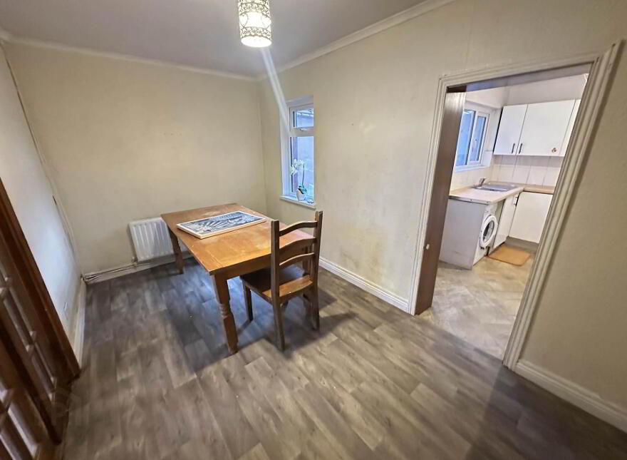 26 Clondara Parade, Falls Road, Belfast, BT12 6ES