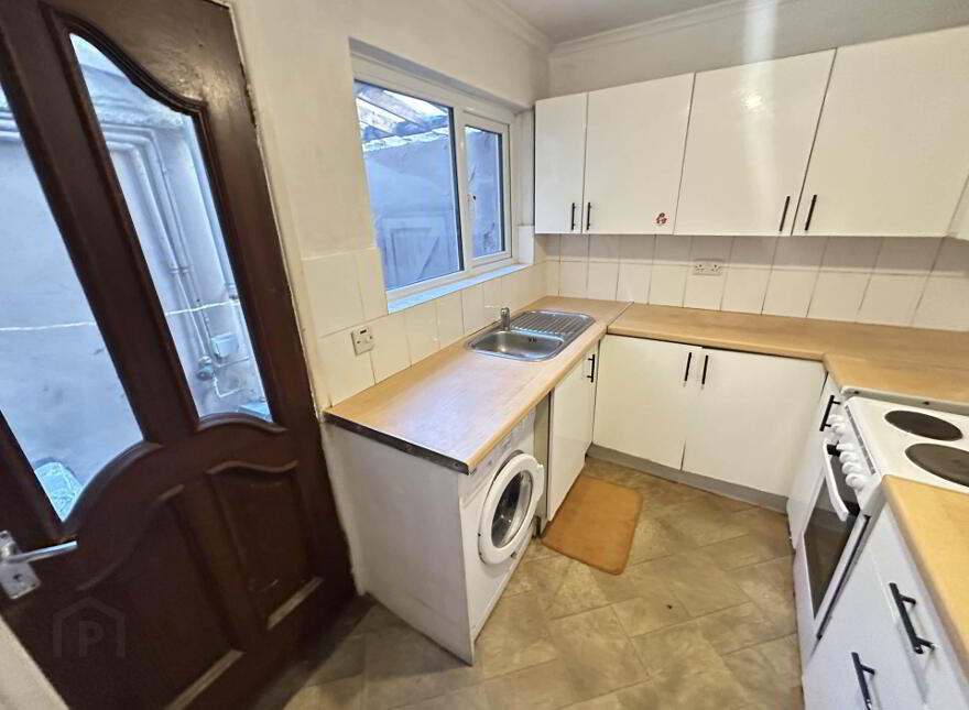 26 Clondara Parade, Falls Road, Belfast, BT12 6ES
