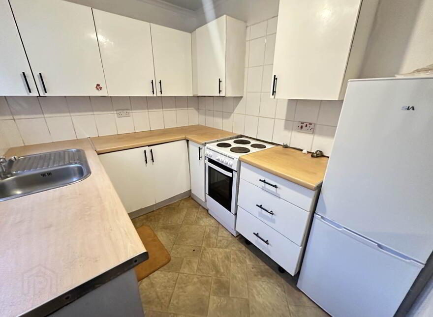26 Clondara Parade, Falls Road, Belfast, BT12 6ES