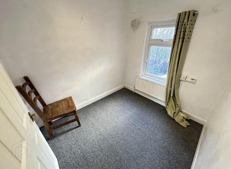 26 Clondara Parade, Falls Road, Belfast, BT12 6ES