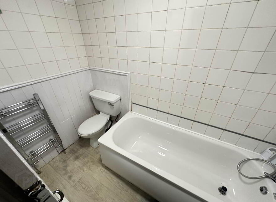 26 Clondara Parade, Falls Road, Belfast, BT12 6ES