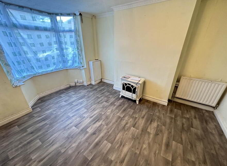 26 Clondara Parade, Falls Road, Belfast, BT12 6ES