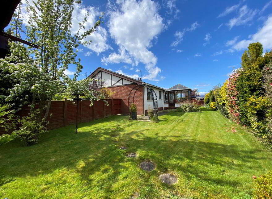 10 Oldfort Gardens, Moira, BT67 0QB