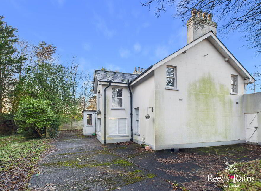 2 Belfast Road, Carrickfergus, BT38 8BU