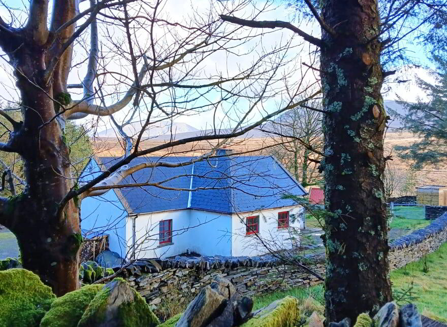 2 Bedroom Cottage, Meenala, Gortahork, F92R9C4