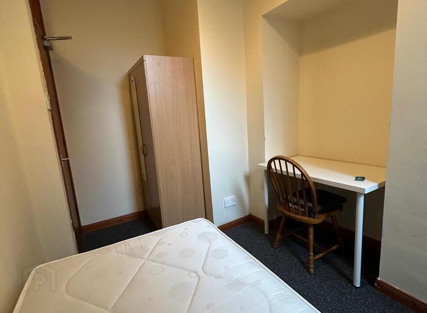 Flat 2, 31 Ashley Avenue, Belfast, BT9 7BT