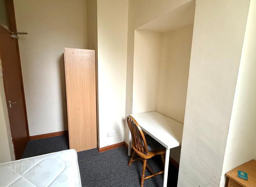 Flat 2, 31 Ashley Avenue, Belfast, BT9 7BT