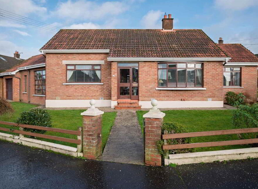 2 Knockbracken Crescent, Carryduff, Belfast, BT8 8DB