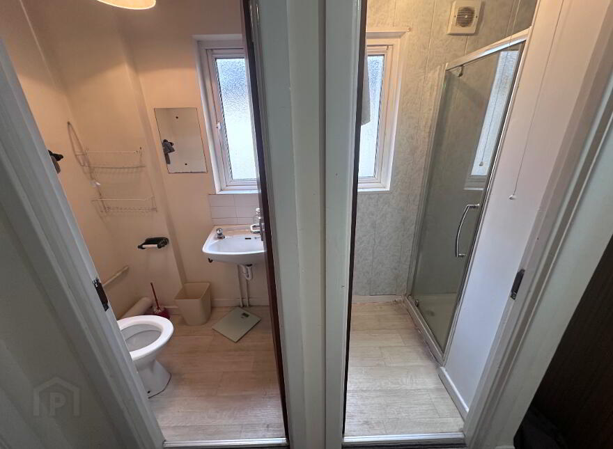 (HMO Registered), 61 Dunluce Avenue, Lisburn Road, Belfast South, Belfast, BT9 7AW