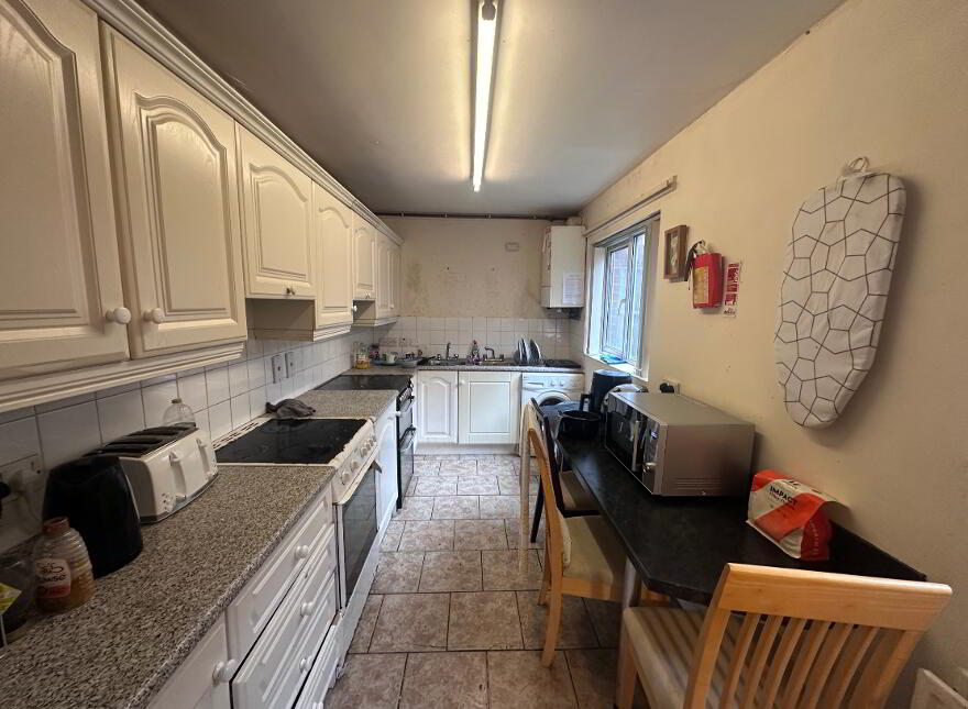 (HMO Registered), 61 Dunluce Avenue, Lisburn Road, Belfast South, Belfast, BT9 7AW