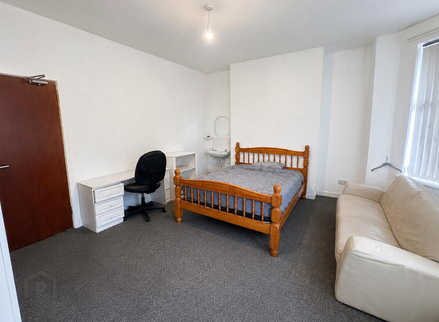 (HMO Registered), 61 Dunluce Avenue, Lisburn Road, Belfast South, Belfast, BT9 7AW