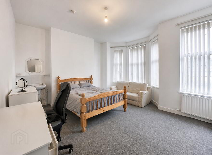 (HMO Registered), 61 Dunluce Avenue, Lisburn Road, Belfast South, Belfast, BT9 7AW