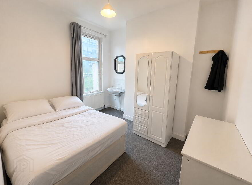 (HMO Registered), 61 Dunluce Avenue, Lisburn Road, Belfast South, Belfast, BT9 7AW