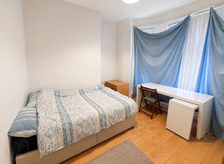 (HMO Registered), 61 Dunluce Avenue, Lisburn Road, Belfast South, Belfast, BT9 7AW