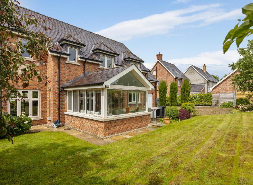 10 Governors Gate Meadow, Hillsborough, BT26 6FY