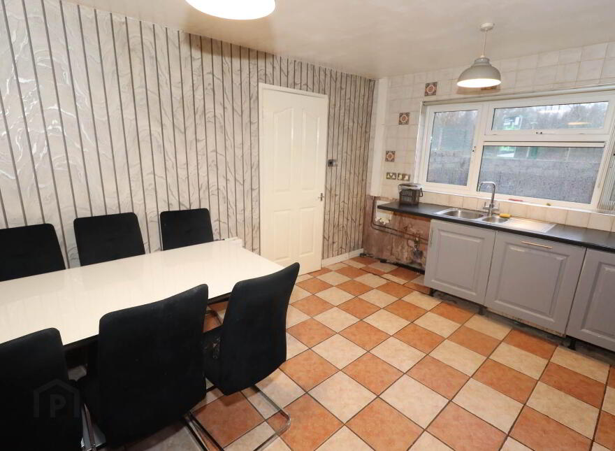 167 Laurelbank, Poleglass, Belfast, BT17 0RT