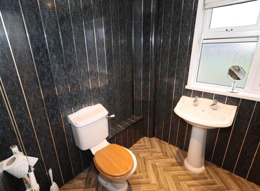 167 Laurelbank, Poleglass, Belfast, BT17 0RT