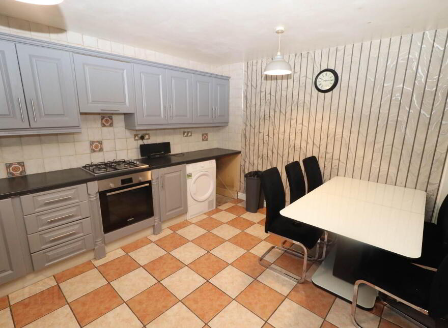 167 Laurelbank, Poleglass, Belfast, BT17 0RT
