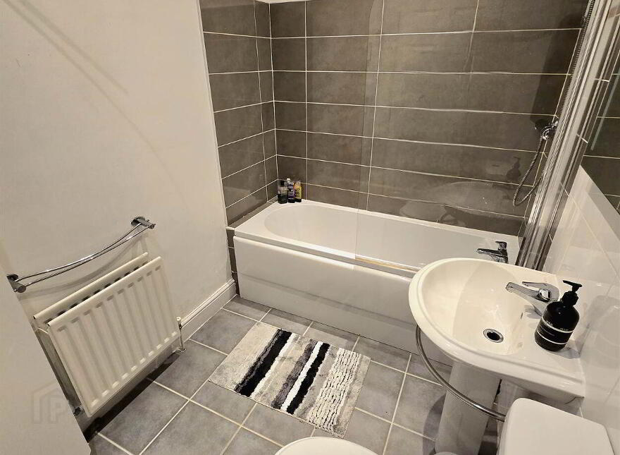 2 Kilwarlin Avenue, Hillsborough, BT26 6LQ