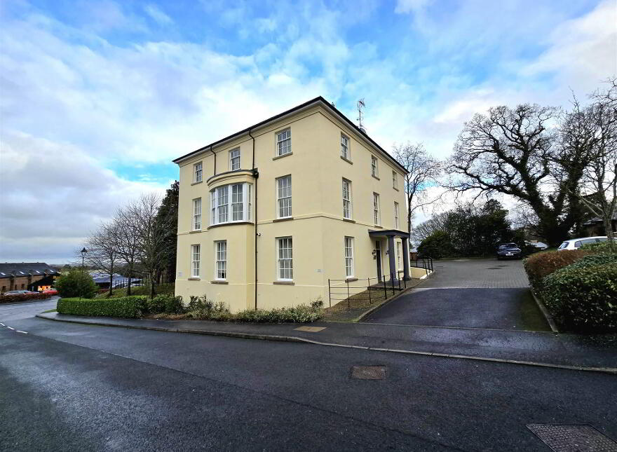 2 Kilwarlin Avenue, Hillsborough, BT26 6LQ